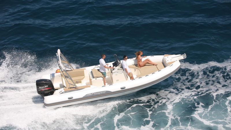 Alquilar SEMIRRíGIDAS - CAPELLI TEMPEST 770 en Ibiza