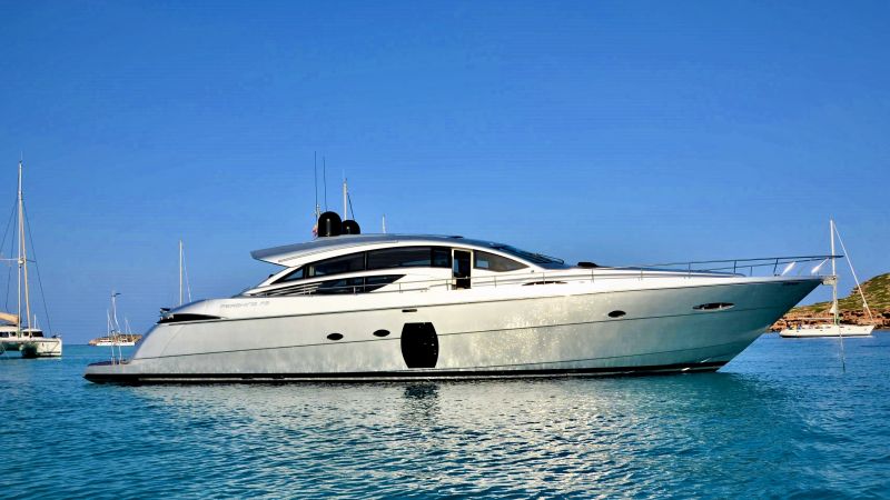 Alquilar YATES - PERSHING 72 en Ibiza