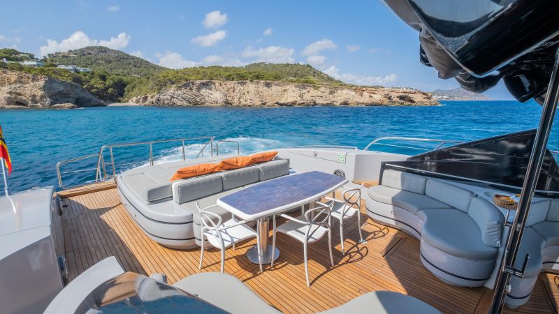 Alquilar YATES - MANGUSTA  92 en Ibiza