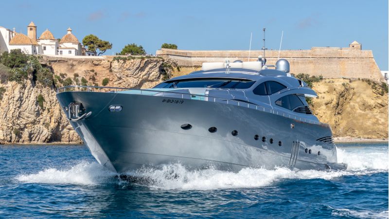 Alquilar YATES - PERSHING 90 en Ibiza